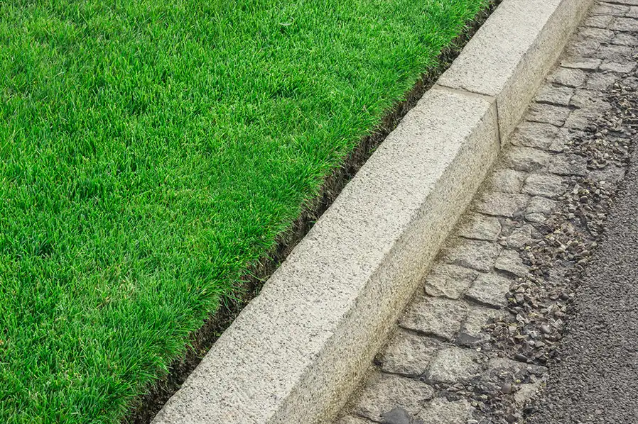 Lawn Edging Services, clean cut lawn edge and curb, curb appeal - Springfield, IL